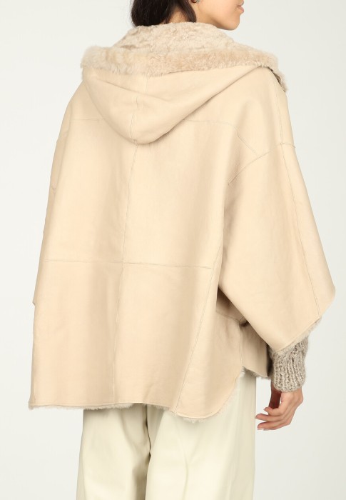 Товар коричневого цвета с внутренней стороны