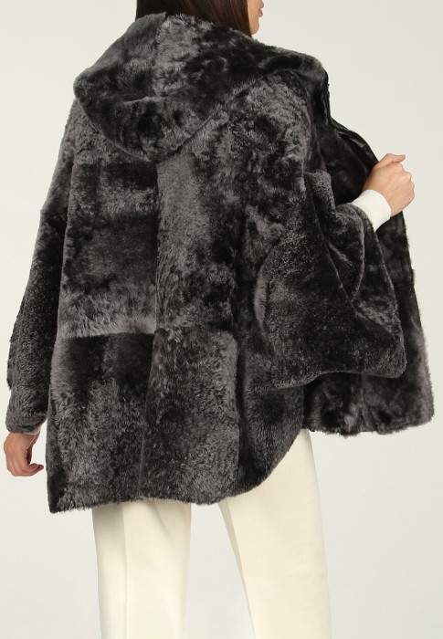 Товар черного цвета с внутренней стороны