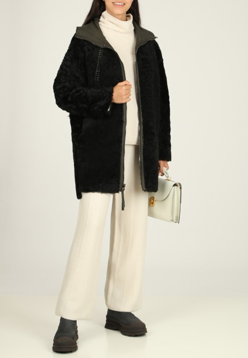 Товар зеленого цвета с внутренней стороны