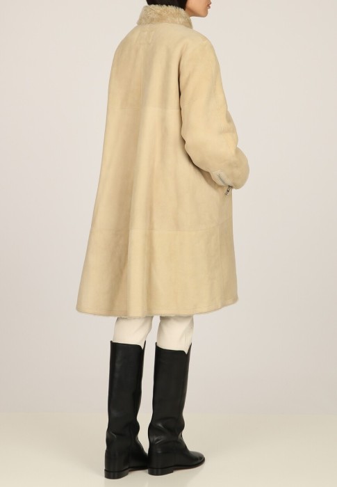 дубленка  по цене 268730 руб вид справа