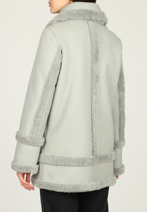 Товар серого цвета с внутренней стороны