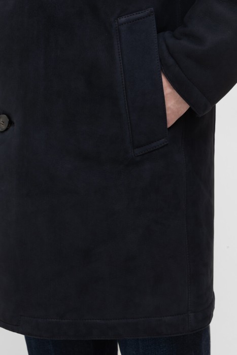 Товар синего цвета с внутренней стороны