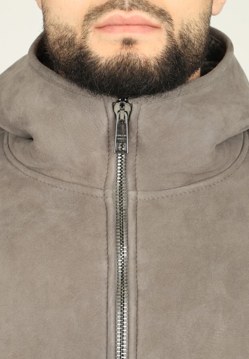 Товар бежевого цвета с внутренней стороны