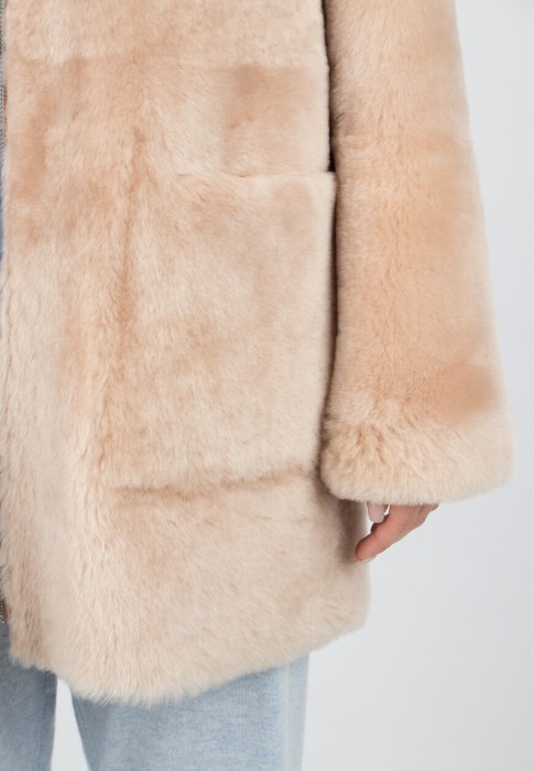 дубленка  универсального стиля с лицевой стороны