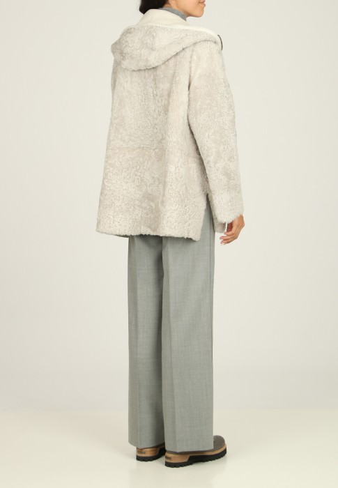 Товар серого цвета с внутренней стороны