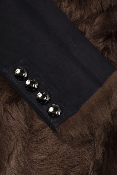 Товар синего цвета с внутренней стороны