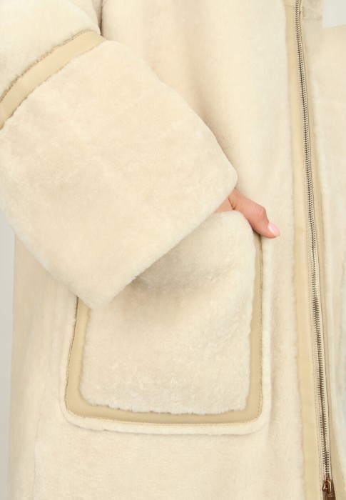 Товар серого цвета с внутренней стороны