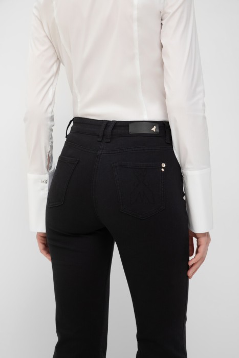 Товар черного цвета с внутренней стороны