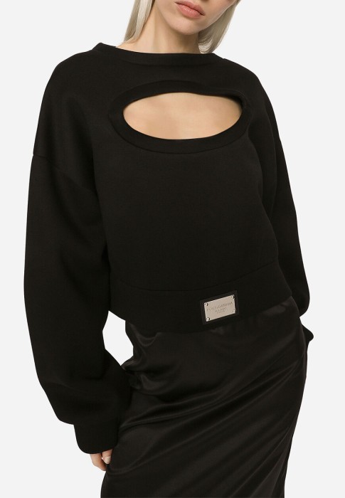 Товар черного цвета с внутренней стороны