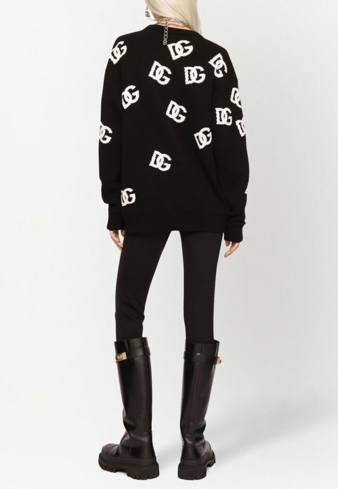 Товар черного цвета с внутренней стороны