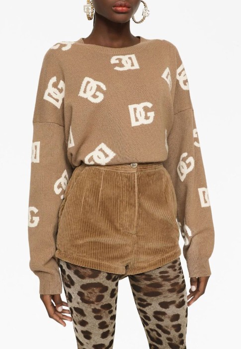 Товар бежевого цвета с внутренней стороны