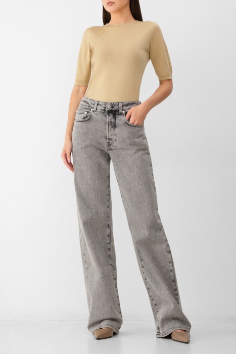 Товар желтого цвета с внутренней стороны