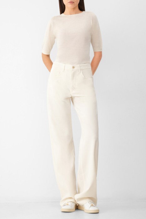 Товар белого цвета с внутренней стороны