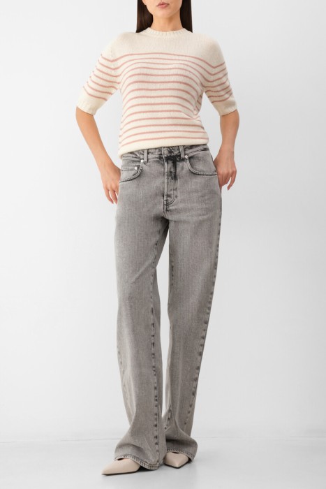 Товар разноцветного цвета с внутренней стороны