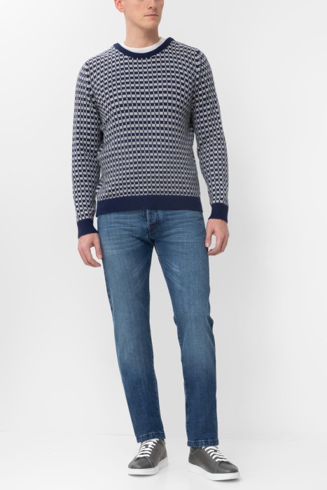 Товар синего цвета с внутренней стороны