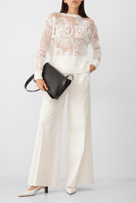 Товар белого цвета с внутренней стороны