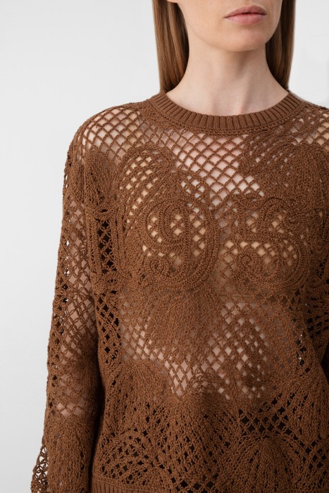 Товар коричневого цвета с внутренней стороны