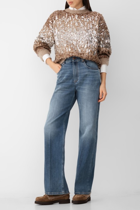 Товар коричневого цвета с внутренней стороны