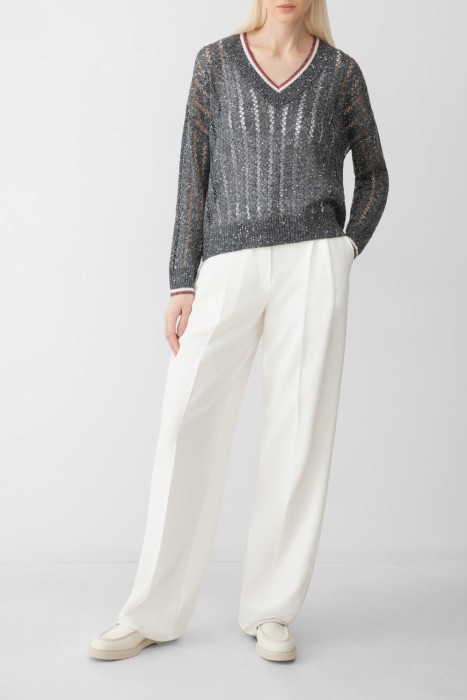 Товар синего цвета с внутренней стороны