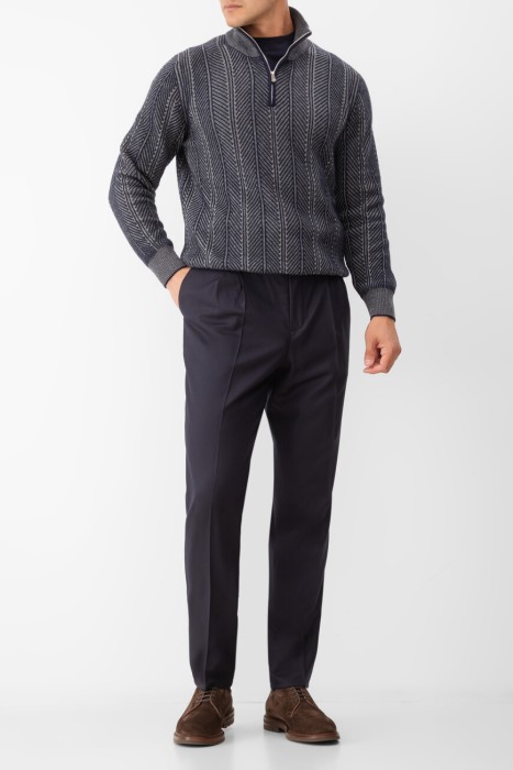 Товар синего цвета с внутренней стороны