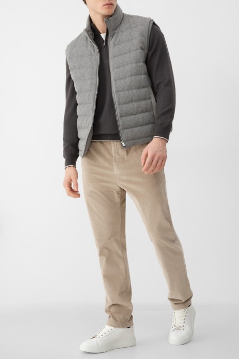 Товар коричневого цвета с внутренней стороны