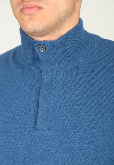 Товар голубого цвета с внутренней стороны