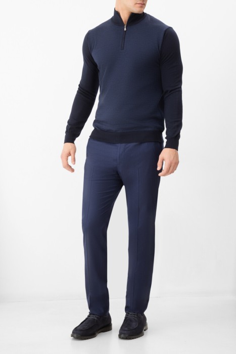 Товар синего цвета с внутренней стороны