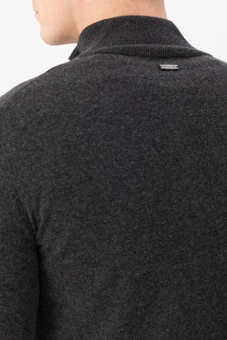 Товар серого цвета с внутренней стороны