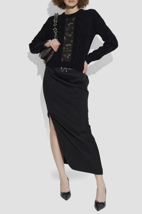 Товар черного цвета с внутренней стороны