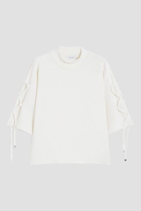 Товар белого цвета с внутренней стороны