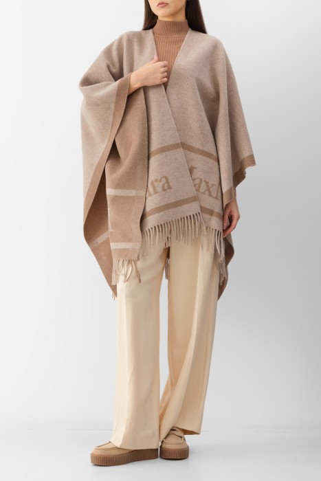 Товар коричневого цвета с внутренней стороны