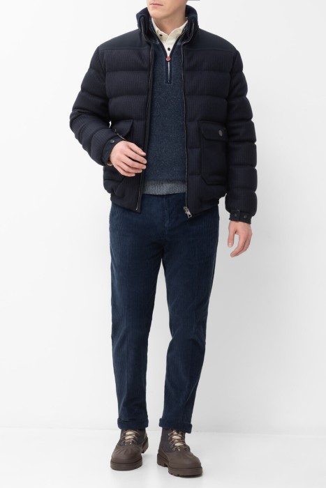 Товар синего цвета с внутренней стороны