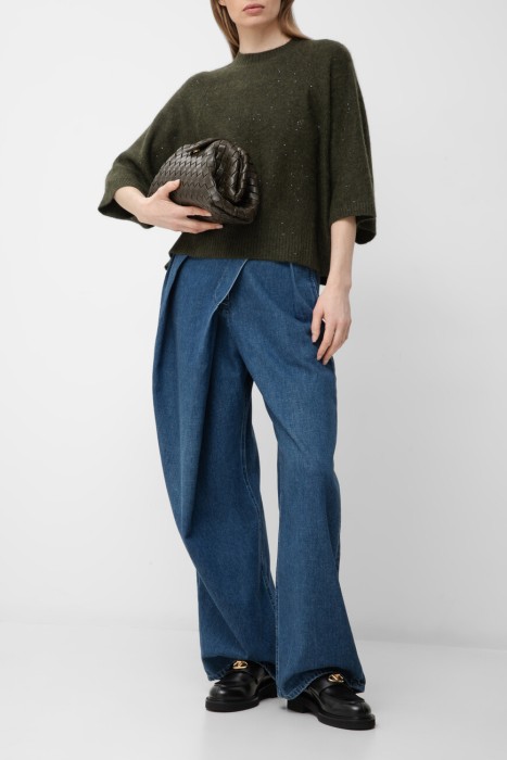 Товар зеленого цвета с внутренней стороны