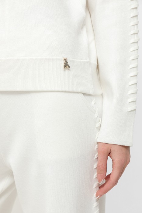 Товар белого цвета с внутренней стороны