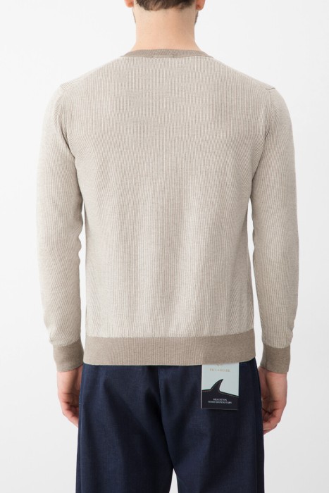 джемпер  по цене 38000 руб вид справа