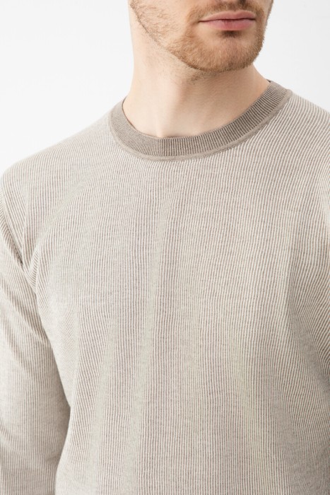 джемпер  из италии вид сбоку