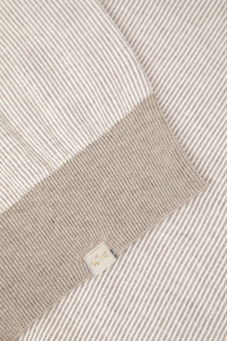 джемпер  классического стиля с лицевой стороны