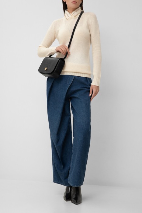 Товар кремового цвета с внутренней стороны