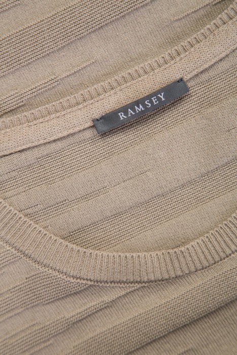 Товар бежевого цвета с внутренней стороны