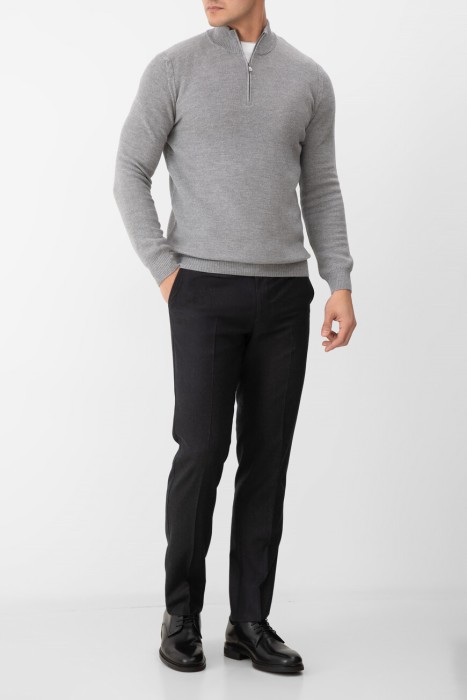 Товар серого цвета с внутренней стороны