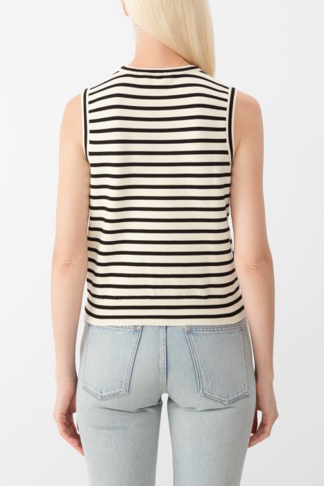 джемпер  по цене 80100 руб вид справа