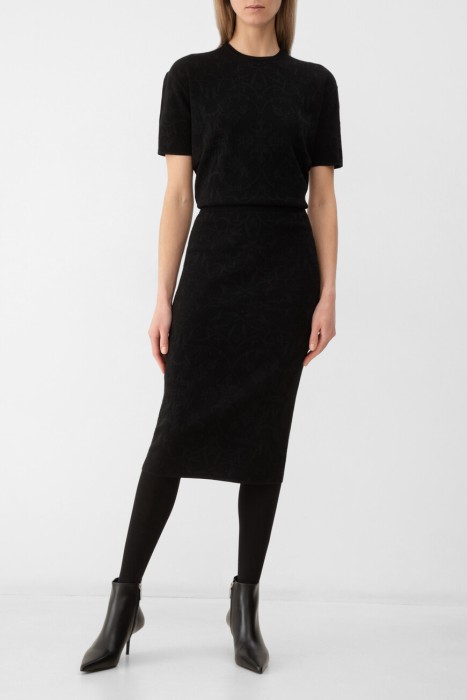 Товар черного цвета с внутренней стороны