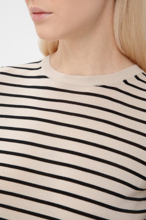 джемпер  из италии вид сбоку