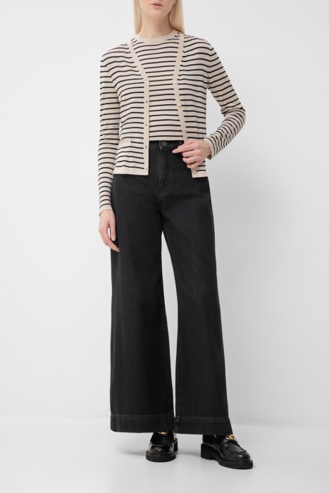 Товар белого цвета с внутренней стороны