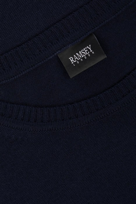 Товар синего цвета с внутренней стороны