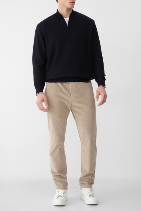 Товар синего цвета с внутренней стороны