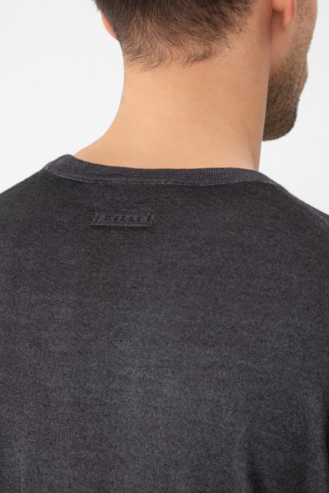 Товар серого цвета с внутренней стороны