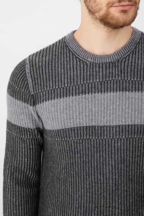 джемпер  из италии вид сбоку