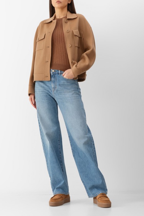 Товар коричневого цвета с внутренней стороны