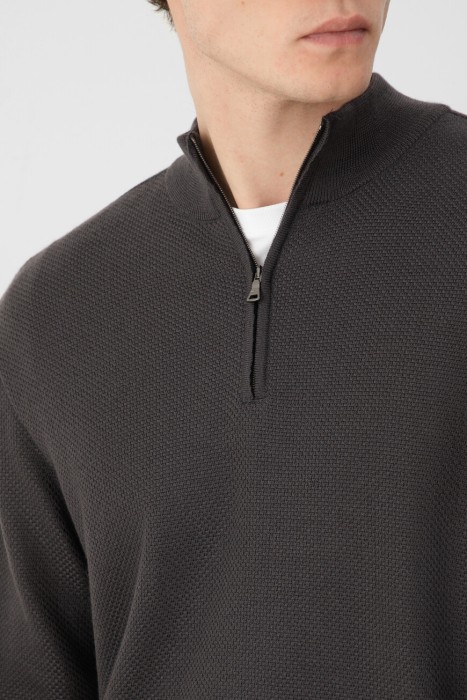 джемпер  из италии вид сбоку